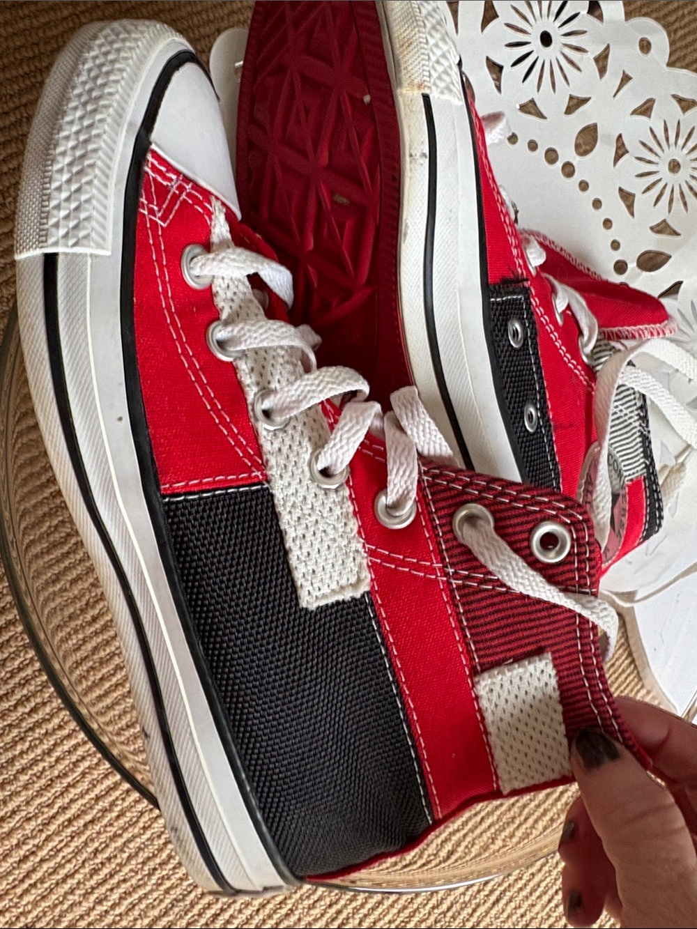 Red High-Top Canvas Sneakers - Classic Style - Picture 3 of 10